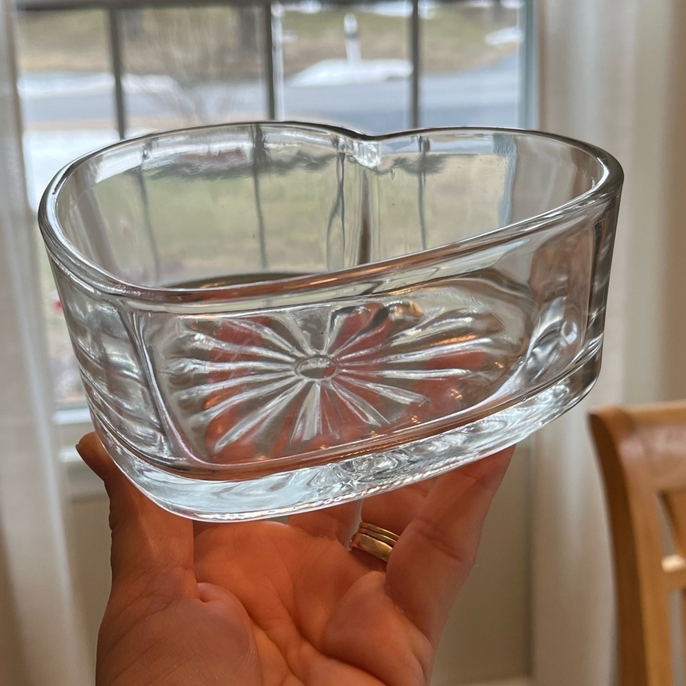 Vintage Libbey Heart Shaped Glass Dish - Picture 5 of 12